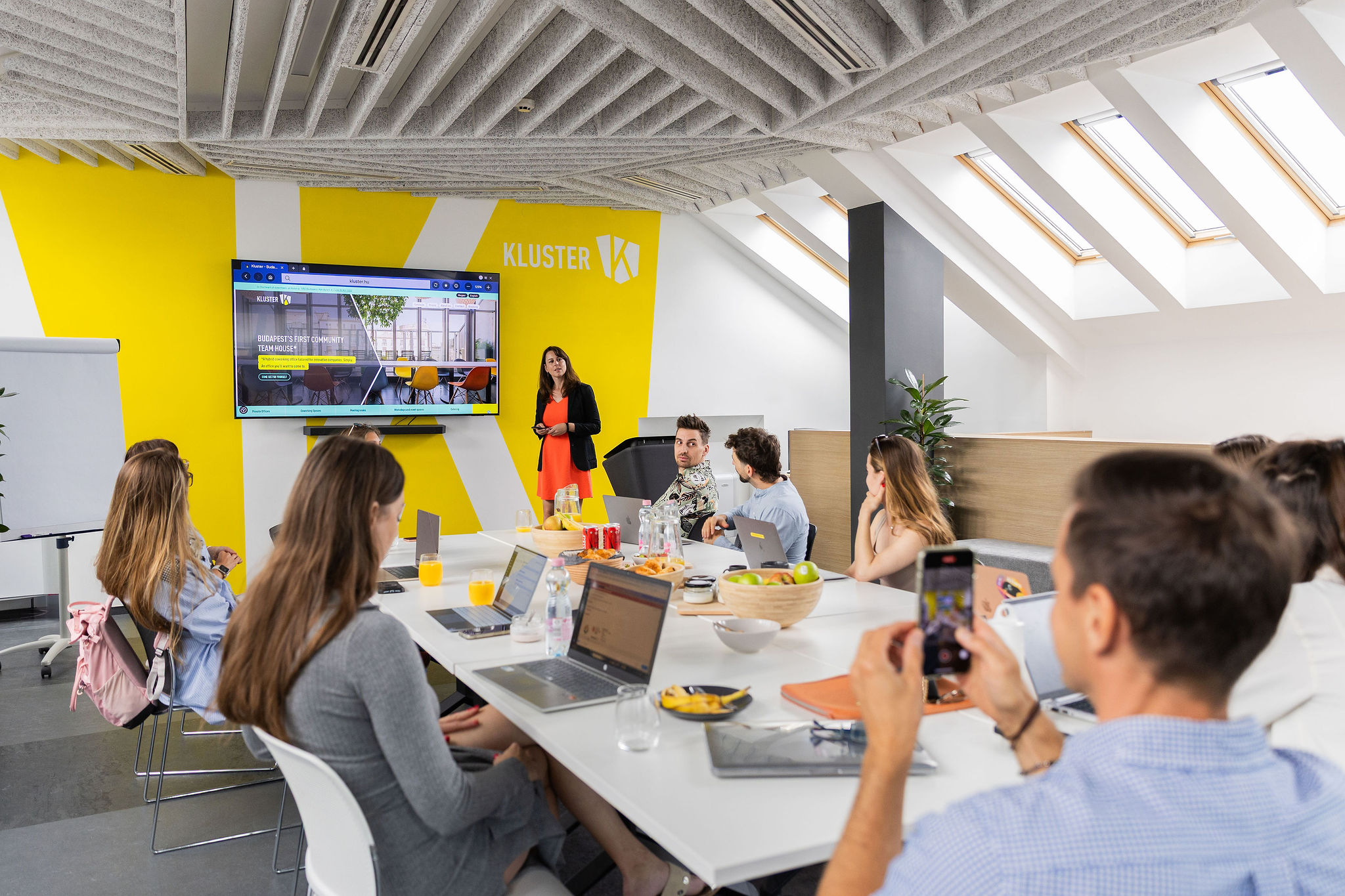 Meeting room es rendezvenyterem
